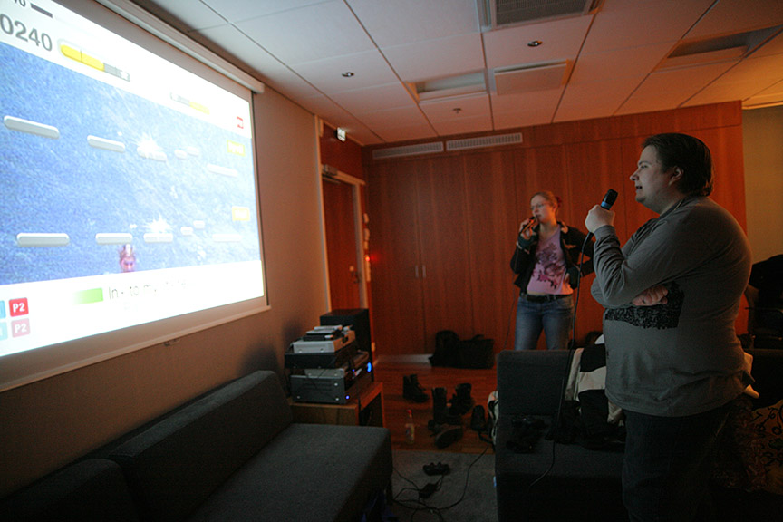 singstar_riitta_jukka_02.jpg