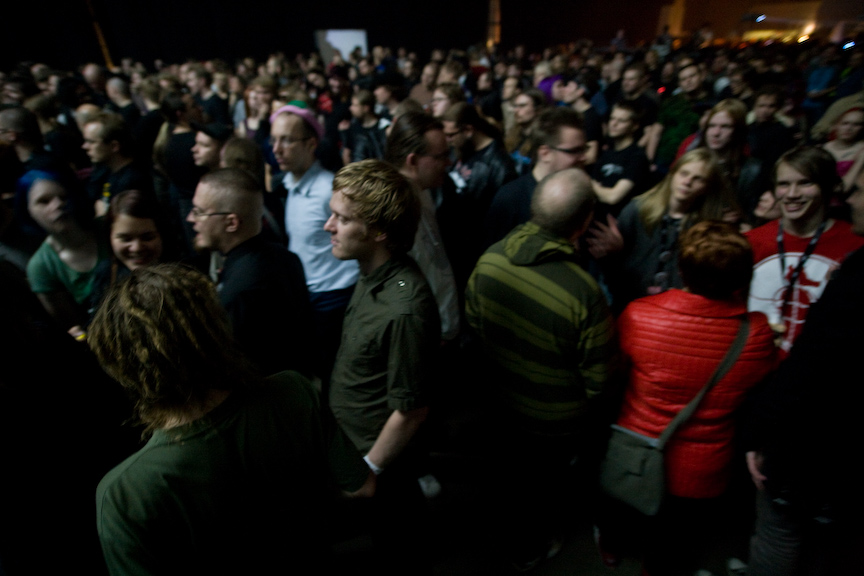 front242_crowd_05.jpg