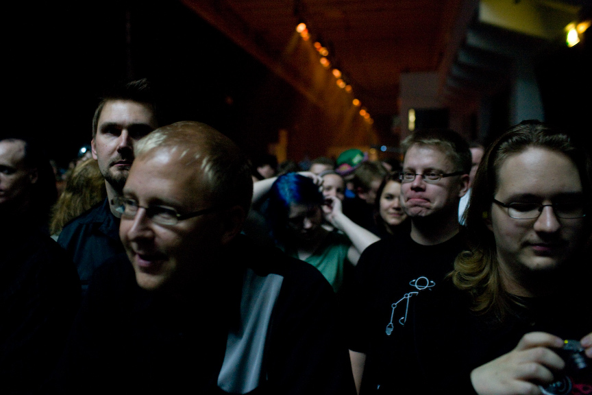 front242_crowd_09.jpg