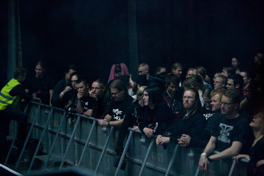 front242_crowd_14.jpg