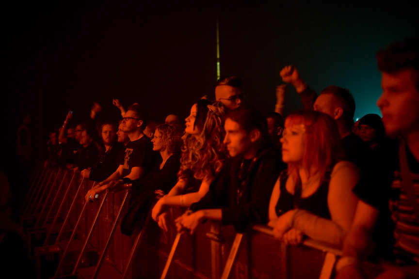 front242_crowd_17.jpg