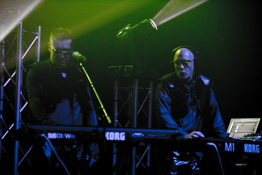 front242_43.jpg