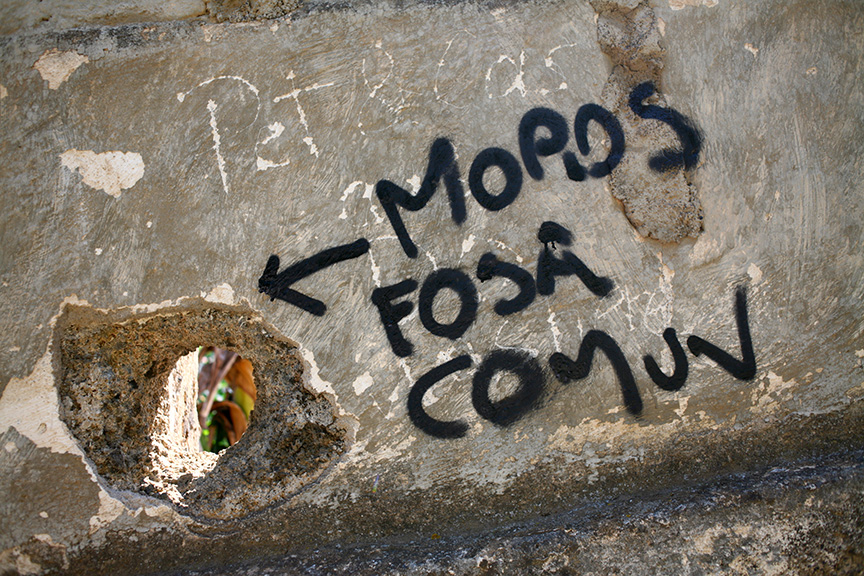 moros_fosa_comun.jpg